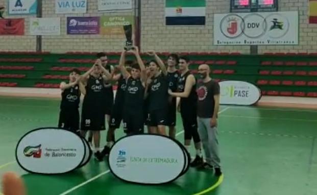 Imagen principal - Imágenes de la celebración del triunfo