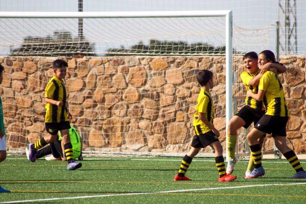 Fotos: Alevines A EMD Valverde - Escuela Guadalupe