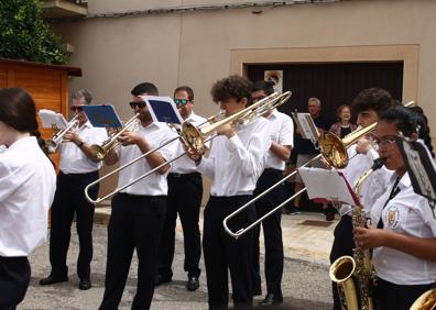 Imagen secundaria 1 - Mesa redonda sobre la trashumancia, actuación de la Banda de Música y venta de quesos