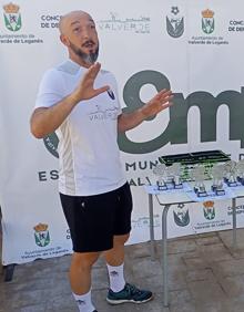 Imagen secundaria 2 - Arriba: campeones en plata. Abajo, subcampeonas en plata y Aitor Bravo, Director de la EMD