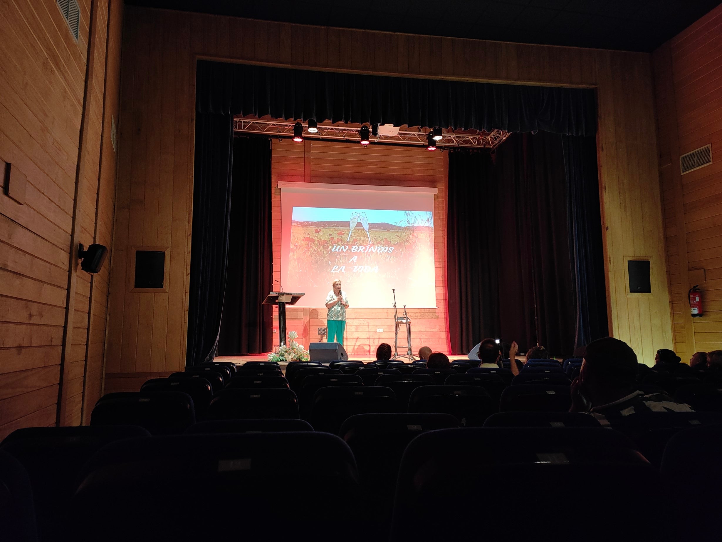 Fotos: Entrega de la recaudación de la venta del libro 'De los bailes de salón al botellón'