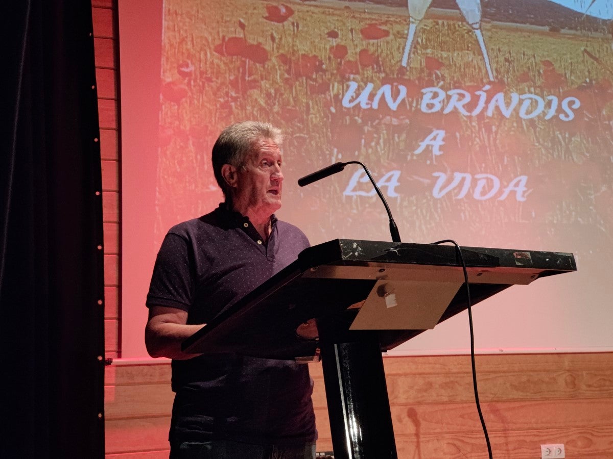 Fotos: Entrega de la recaudación de la venta del libro 'De los bailes de salón al botellón'