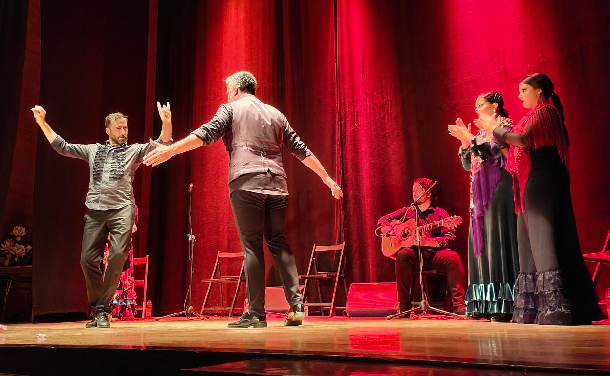 Actuación del grupo Flamenco Joven con su especátuclo la 'Bailaora' en la inauguración de la Semana del Mayor