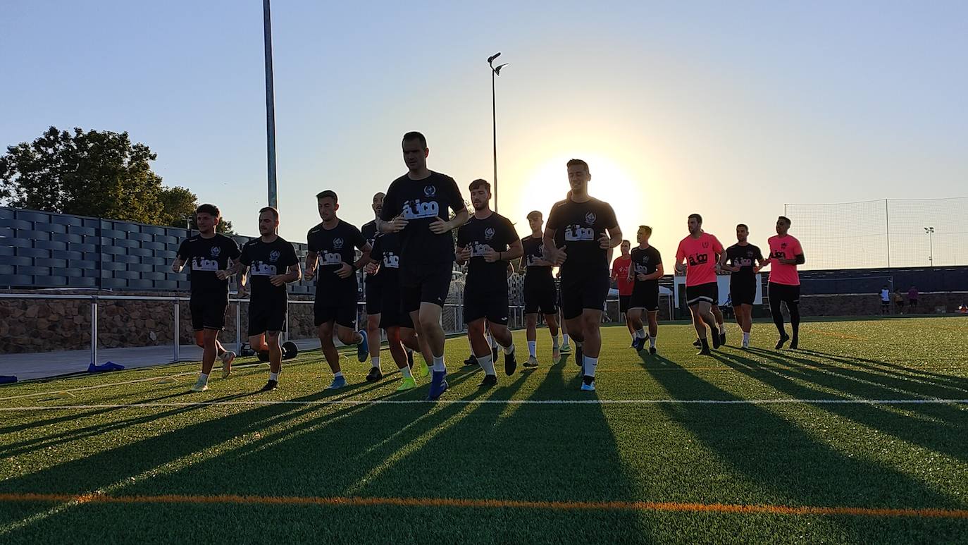 Fotos: Primer entrenamiento del Racing Valverdeño