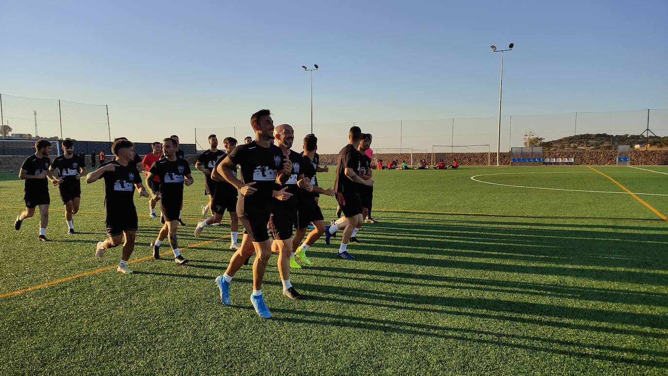 Fotos: Primer entrenamiento del Racing Valverdeño