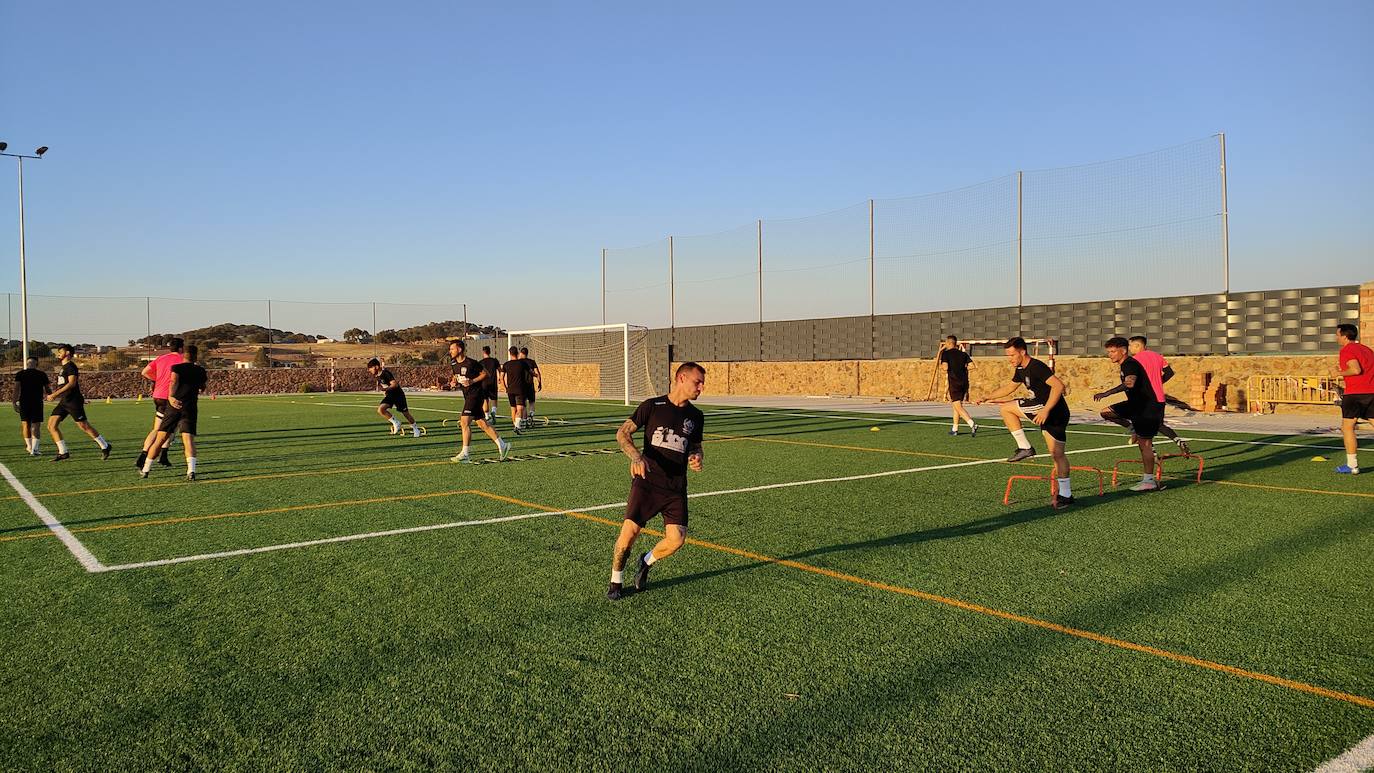 Fotos: Primer entrenamiento del Racing Valverdeño