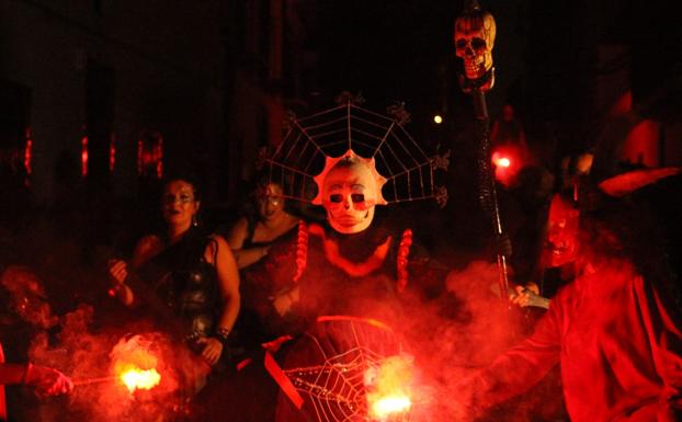 La Diabla durante su recorrido, destruyendo todo a su paso