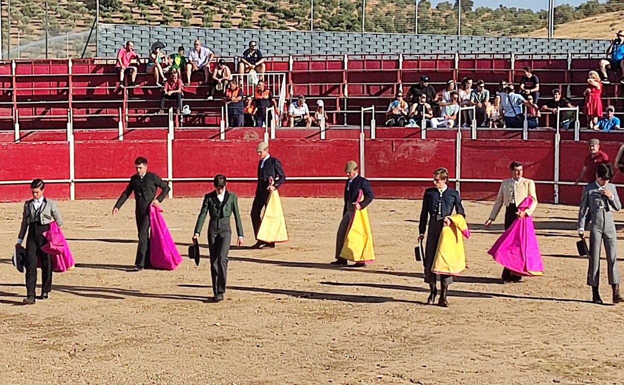 Clase práctica taurina para los cuatro alumnos de la Escuela de Tauromaquia de la Diputación