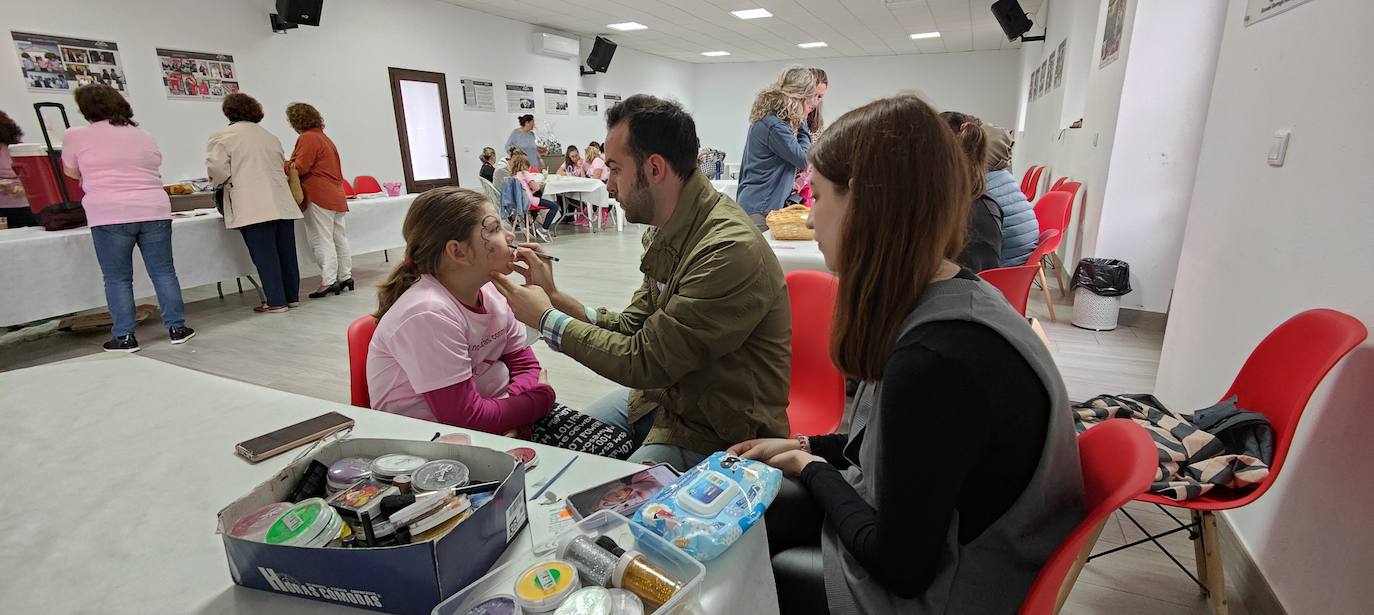 Fotos: Merienda Solidaria de la Semana contra el Cáncer de Mama