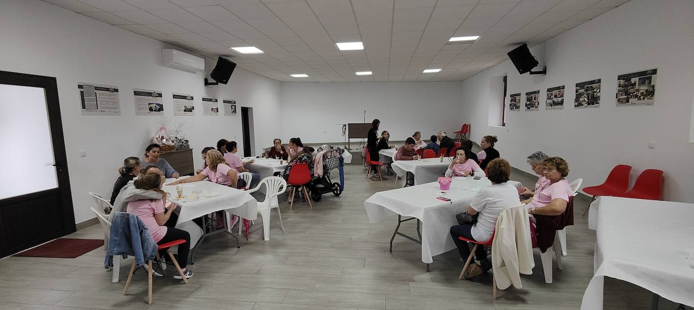 Fotos: Merienda Solidaria de la Semana contra el Cáncer de Mama