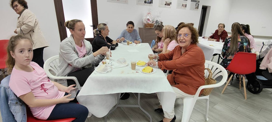 Fotos: Merienda Solidaria de la Semana contra el Cáncer de Mama