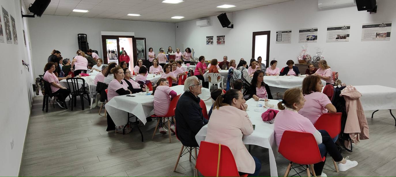 Fotos: Merienda Solidaria de la Semana contra el Cáncer de Mama