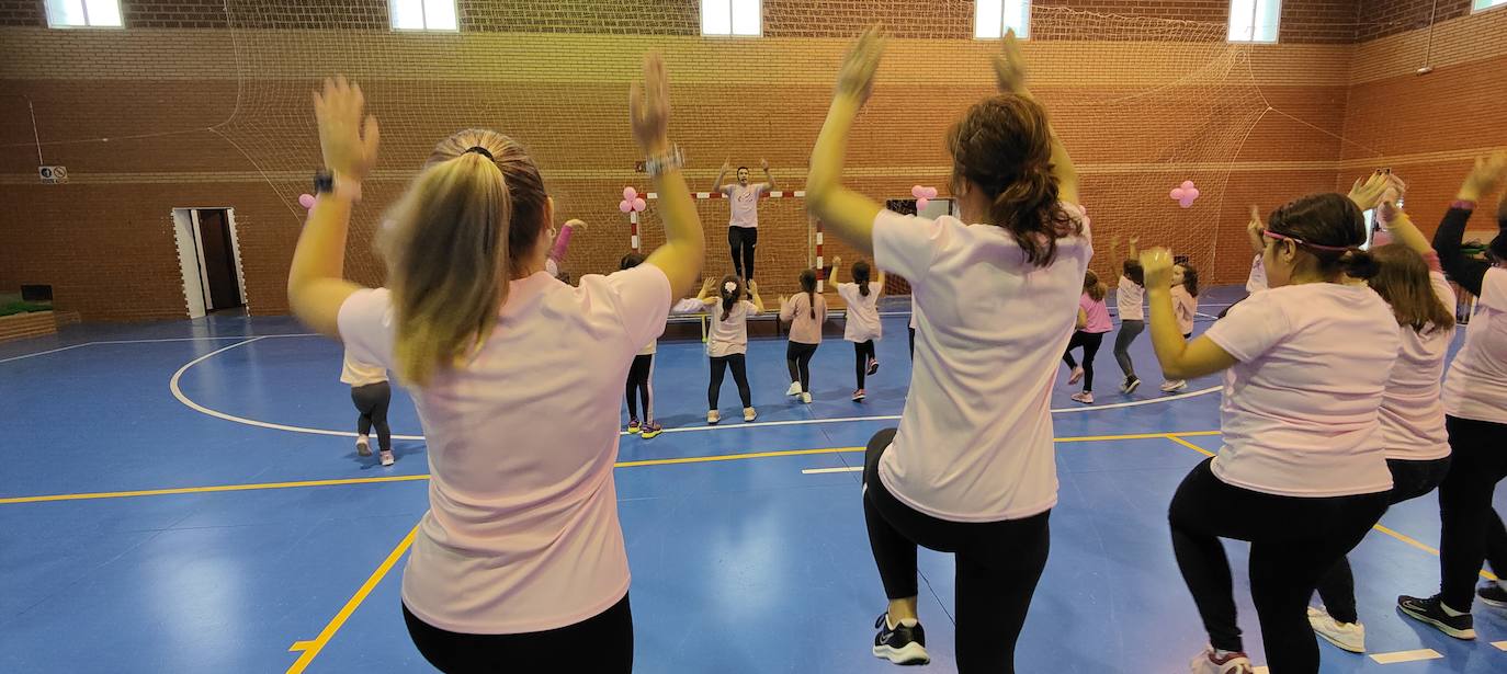 Fotos: Concentración Deportiva en la Semana contra el Cáncer de Mama