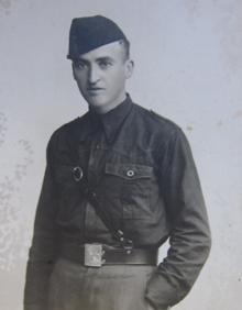 Imagen secundaria 2 - 1. Numerosos vecinos acudieron al descrubrimiento de la Fuente. 2. Descrubriendo la Fuente. 3. Juan Antonio Doblado Durán