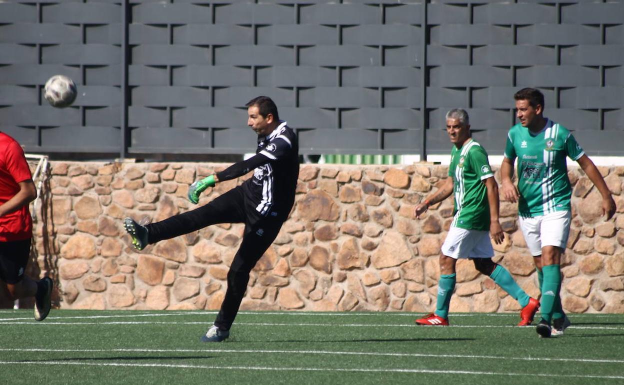 Raúl volvió a defender la portería de los valverdeños