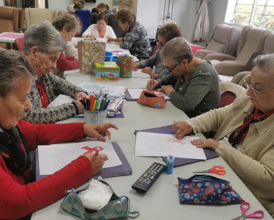 Fotos: Lucha contra el Cáncer de mama en el Centro de Día y el Centro de Educación Infantil