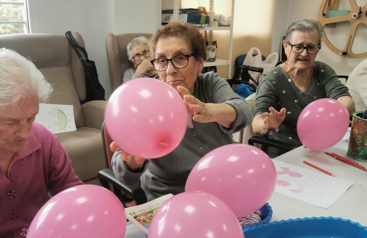 Fotos: Lucha contra el Cáncer de mama en el Centro de Día y el Centro de Educación Infantil