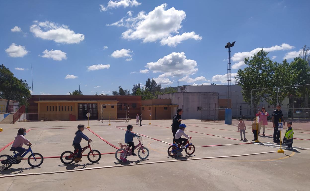Actividades de seguridad vial llevadas a cabo por la Policía Local en los centros educativos