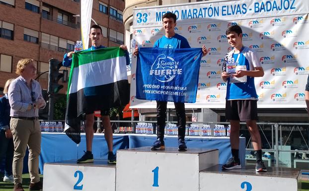 Víctor Florencio en el pódium tras finalizar segundo de su categoría