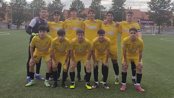 Los juveniles se traen un punto de su visita al líder, el Santa Isabel