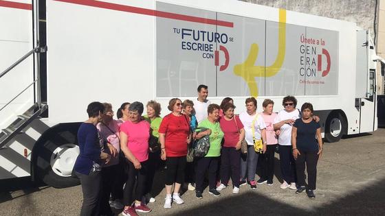 Los vecinos disfrutan del Autobús Interactivo