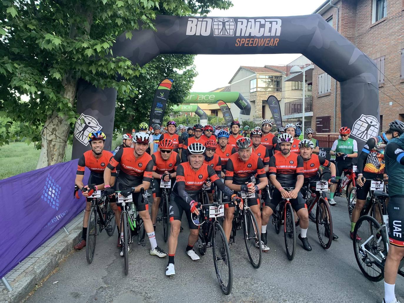 Los valverdeños en la línea de meta