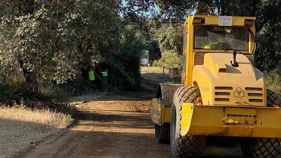 En marcha labores de mantenimiento y mejora de los caminos rurales