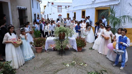 Más de treinta niños participan el día del Corpus Christi