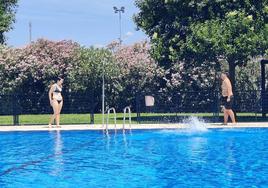 Primeros bañistas de la temporada