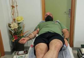 Un servidor durante las donaciones de sangre