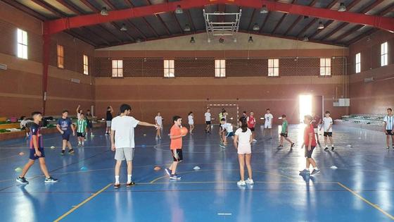 Una treintena de niños ya disfrutan con el Campamento Deportivo del verano