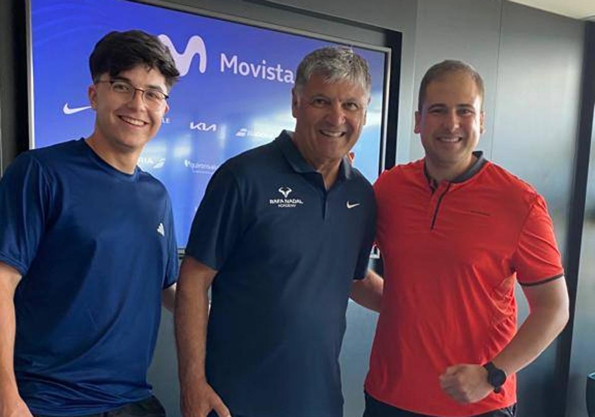 Los valverdeños Alejandro y Juan Fernando con Toni Nadal