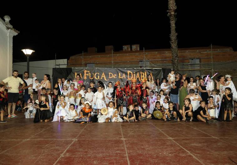Todos los participantes en el Desfiel Infantil de la Diabla