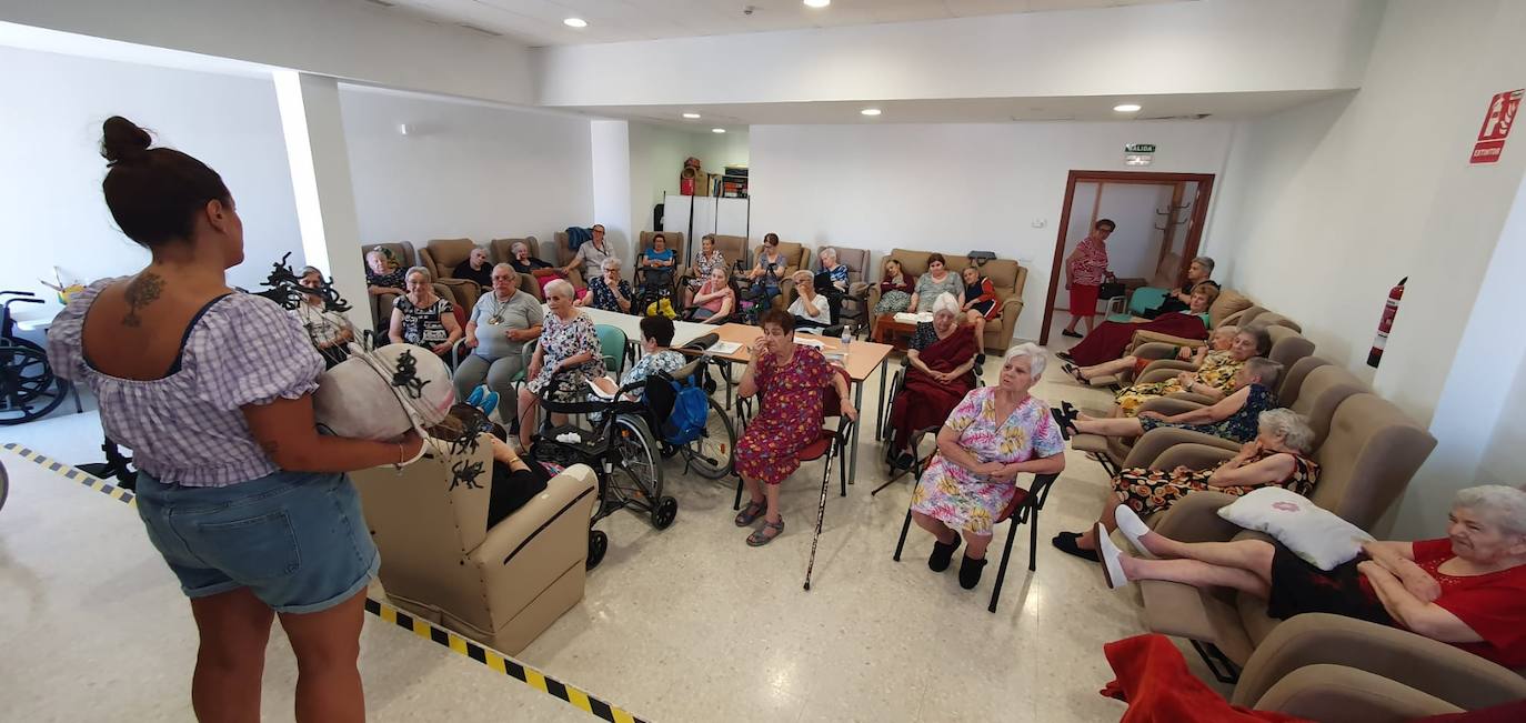 Visita de la Diabla al Centro Residencial Mixto