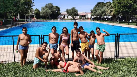 Alrededor de 3.000 personas visitan la piscina durante el mes de julio