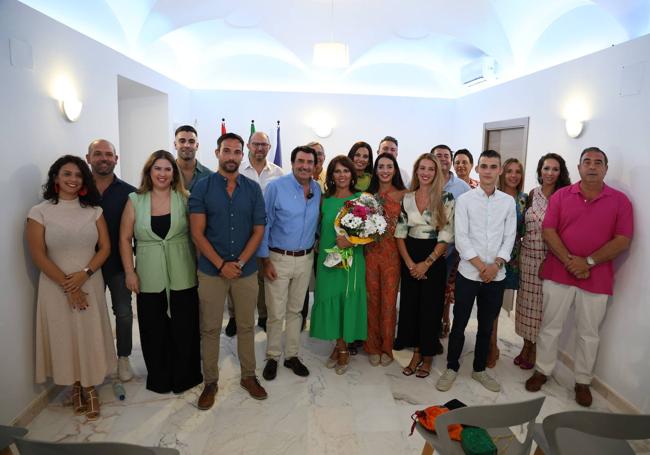 Ramiro Morera junto a familiares y corporación municipal