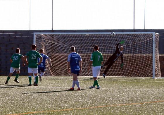 Raúl salvó a su equipo de la derrota en el último minuto de juego