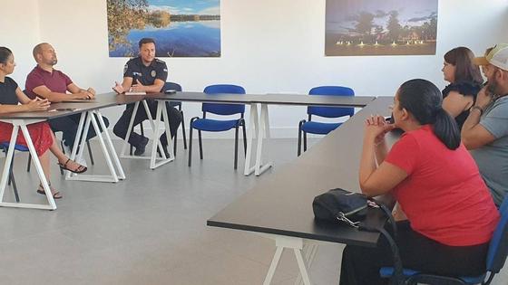 La Policía Local pone en marcha una campaña sobre el uso de sillas de retención infantil