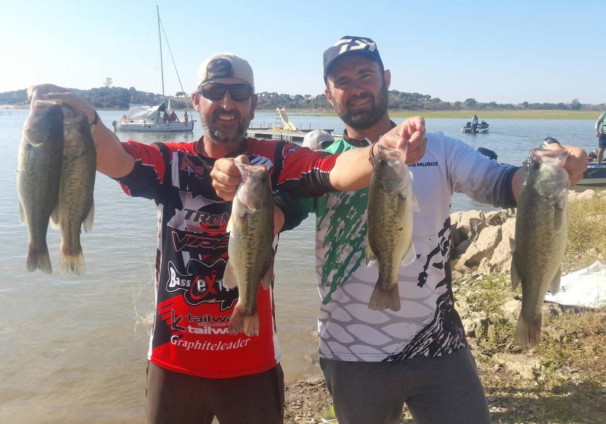 Carlos Raúl Muñoz y Antonio Calvo acaban cuartos en el campeonato regional de embarcación