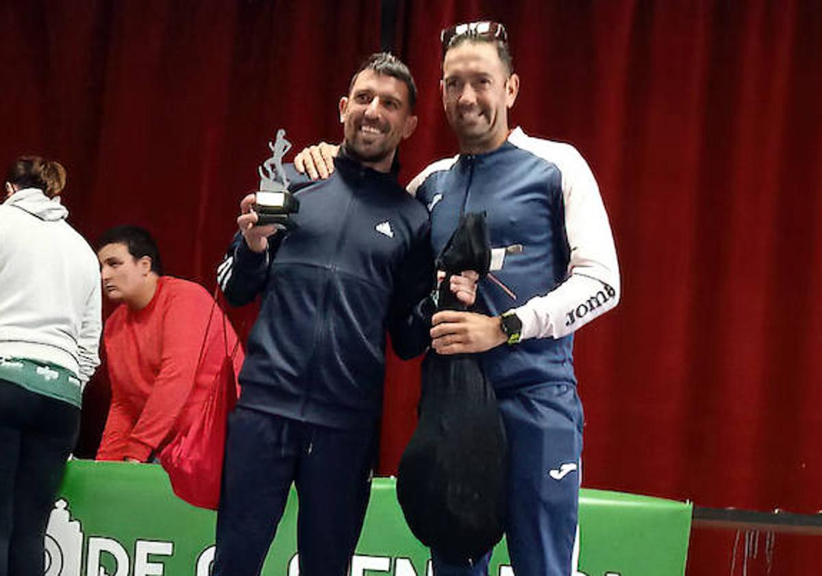 Imagen principal - 1. Juan Carlos Durán y Luis Ramón Quiterio, ganadores en 21K y 10K. 2. Jimena fue 5º en categoría femenina. 3. Víctor fue primero de su categoría.