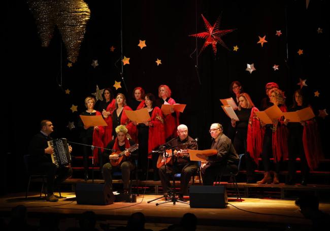 Actuación de los Coros y Danzas