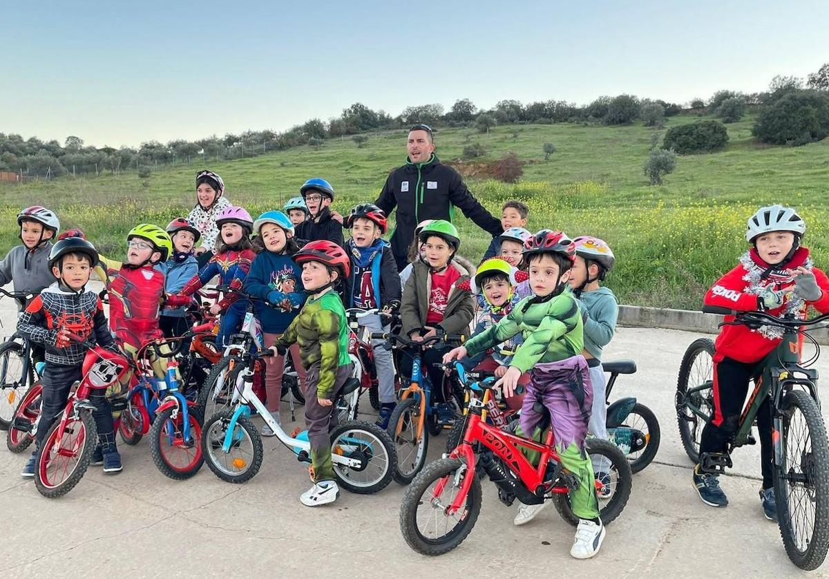 La Escuela Municipal de Ciclismo organiza una quedada navideña