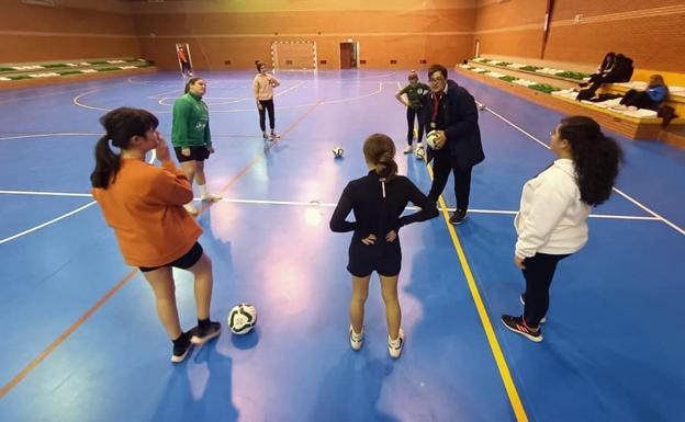 Fútbol femenino: El equipo local de fútbol sala femenino comienza sus entrenamientos