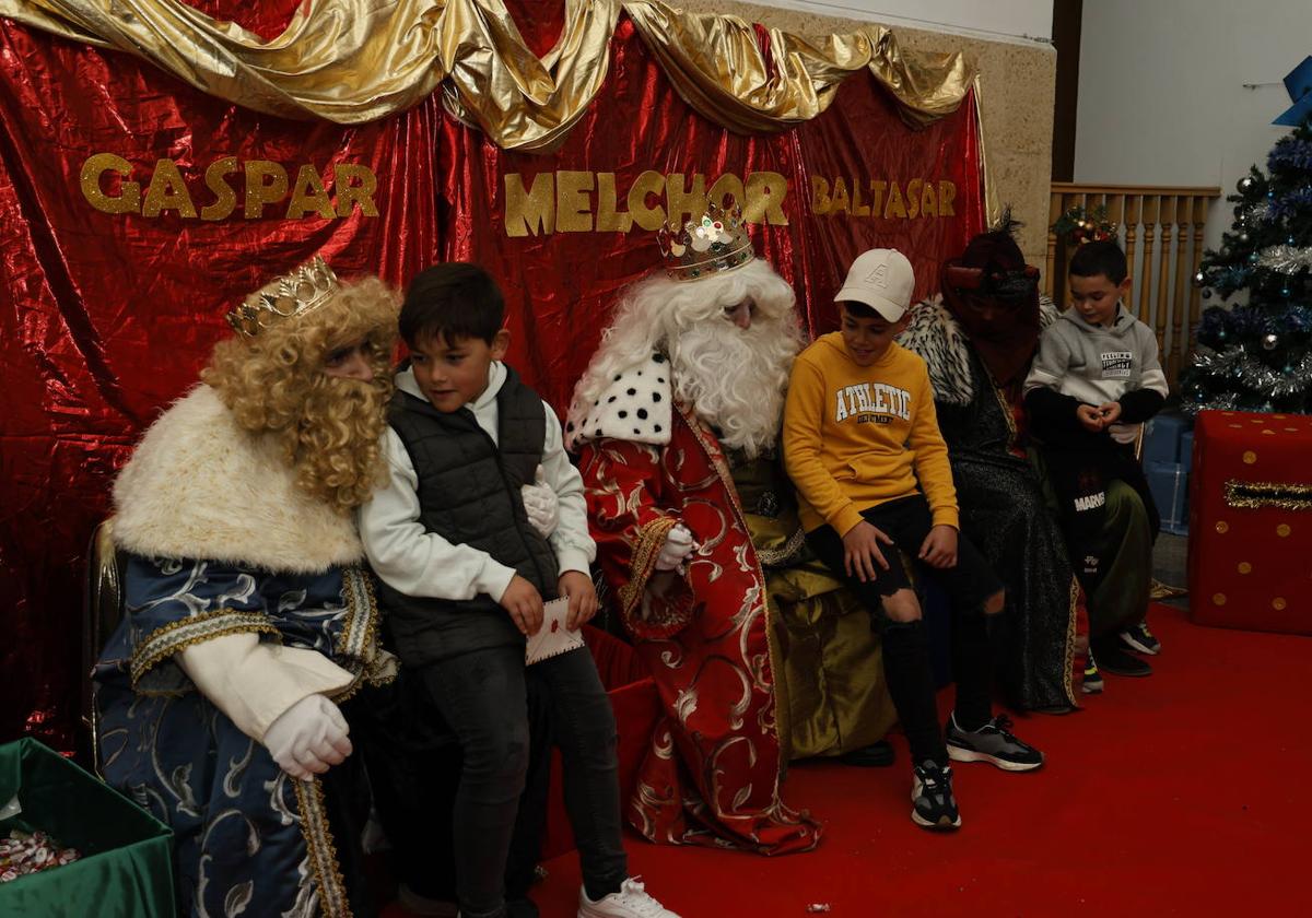 Entrega de las cartas a Los Reyes Magos