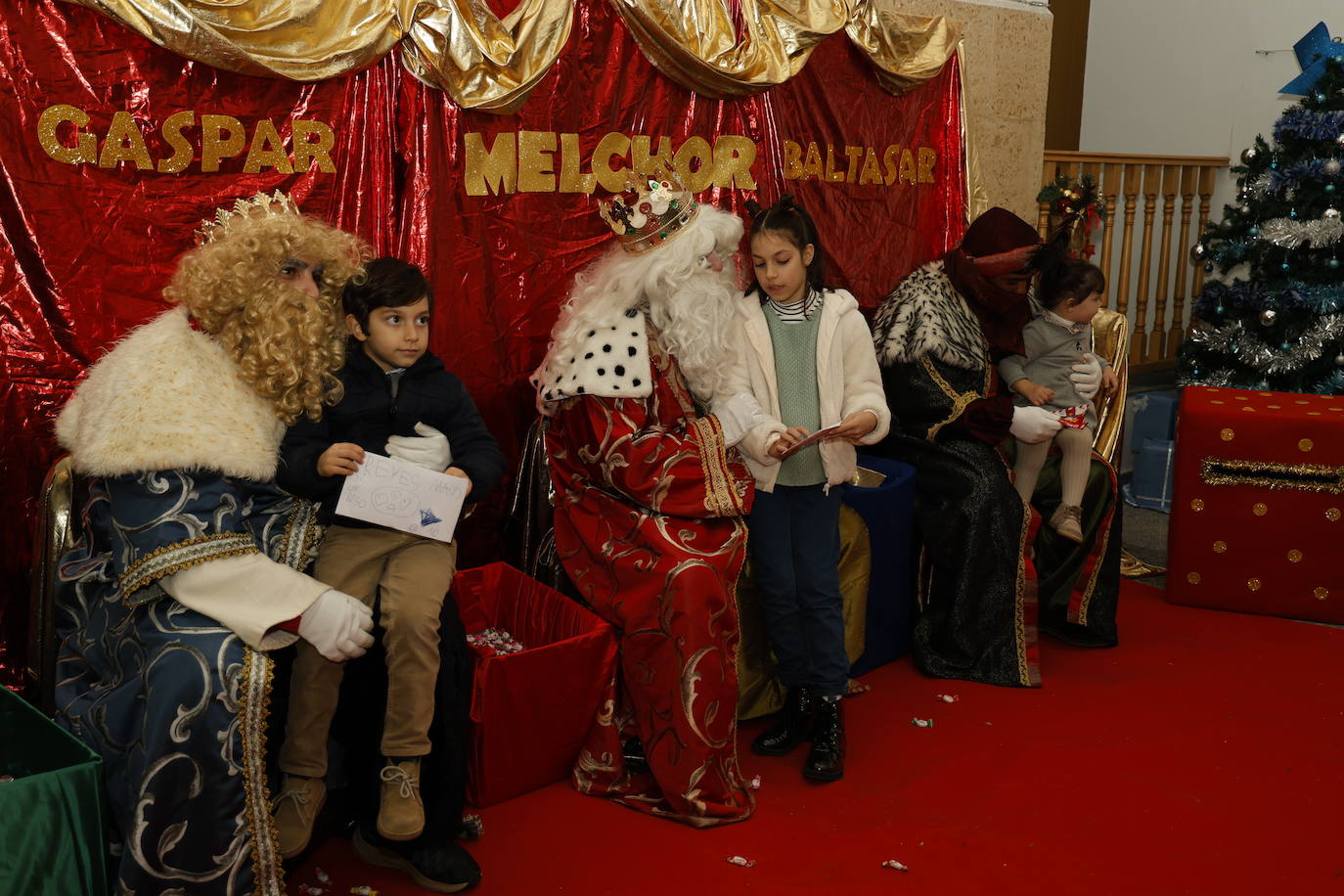 Entrega de las cartas a Los Reyes Magos