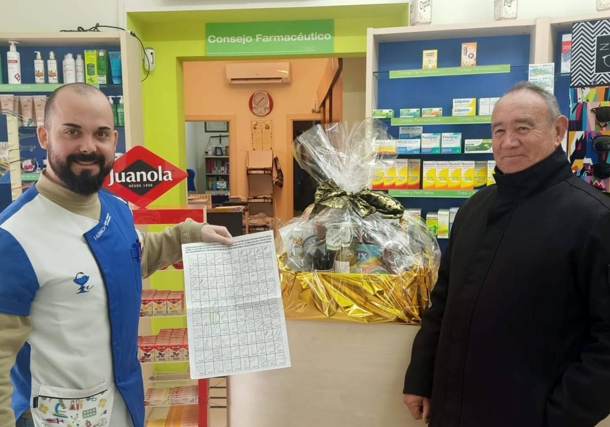 Baldomero Guzmán gana el sorteo de la cesta navideña de la campaña 'Adoro el shopping local'
