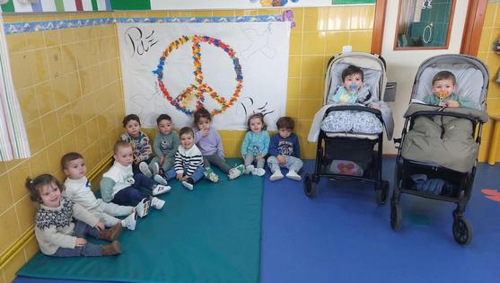 Los pequeños del Centro de Educación Infantil piden la Paz en el mundo