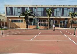 Pistas de tenis del CEIP 'César Hurtado Delicado'