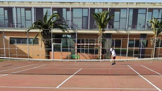 Ya están disponibles las pistas de tenis del CEIP 'César Hurtado Delicado'