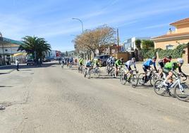 El pelotón a su parso por Valverde de Leganés